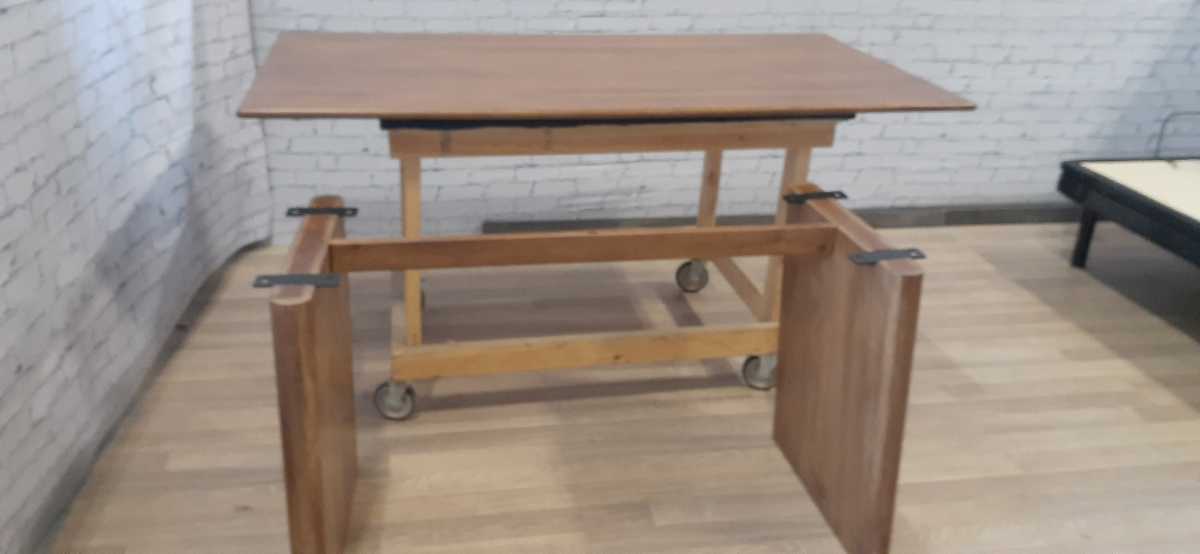 Isanti-Exclusive Dining Table - Gallery Image 9